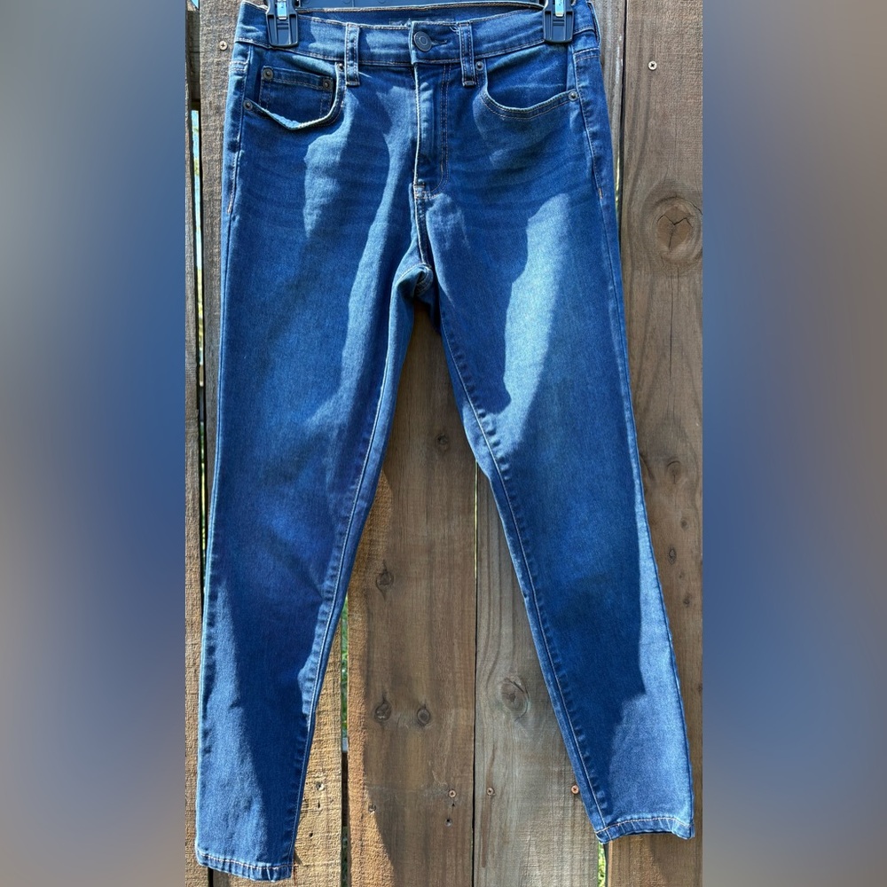 Women’s Size 2 Dark Blue High Rise Jeggings